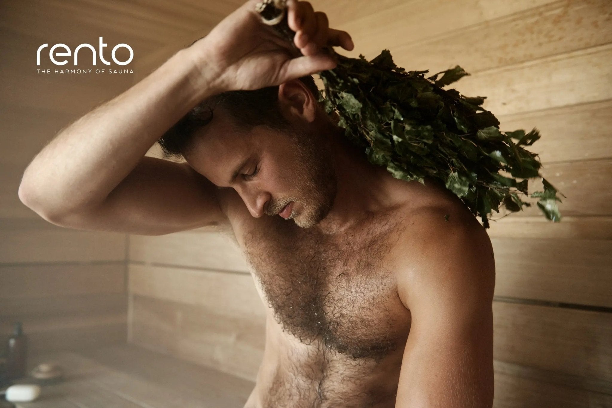 Sauna fotosuratida etuk oilalar