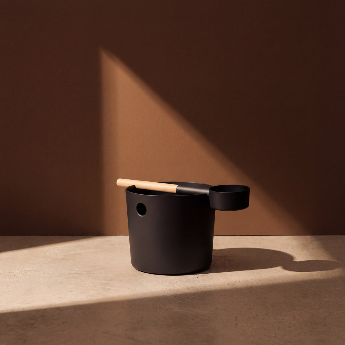 KOLO Sauna Bucket and Ladle Set Black - lifestyle in sunlight