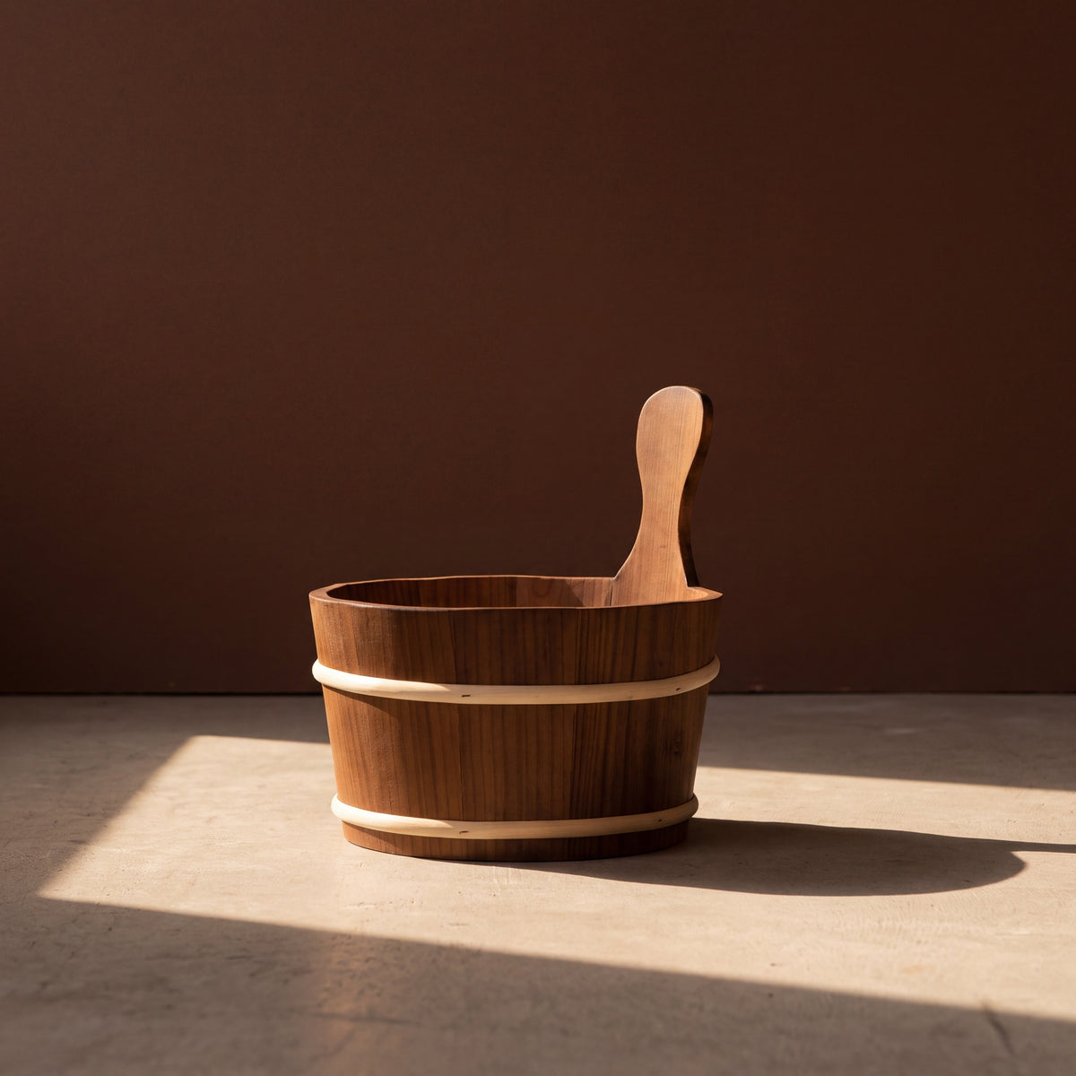 4 Living Sauna Bucket Heat Treated Alder 4 Litre - lifestyle in sunlight