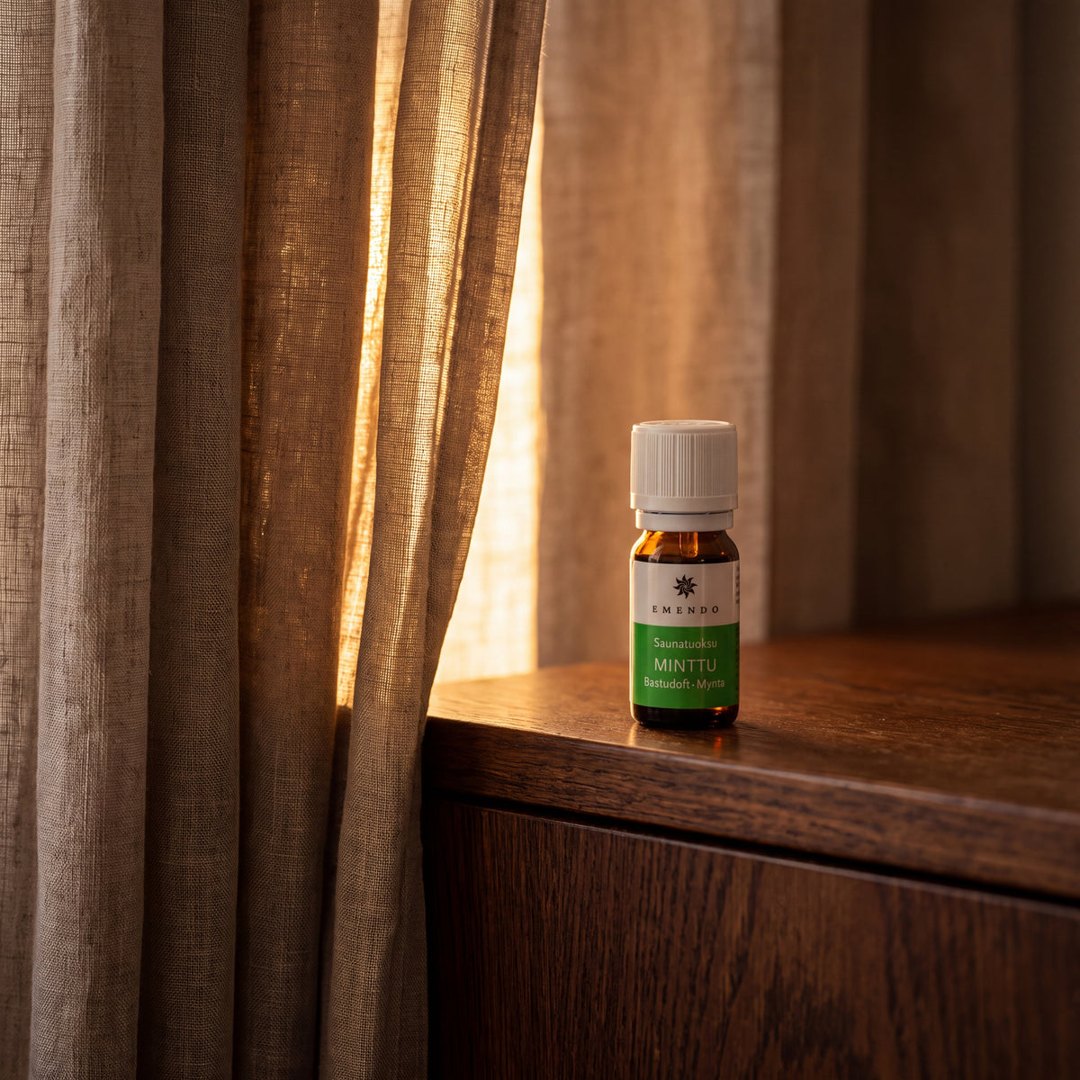 Emendo Mint Sauna Scent (10ml) - lifestyle by linen curtain