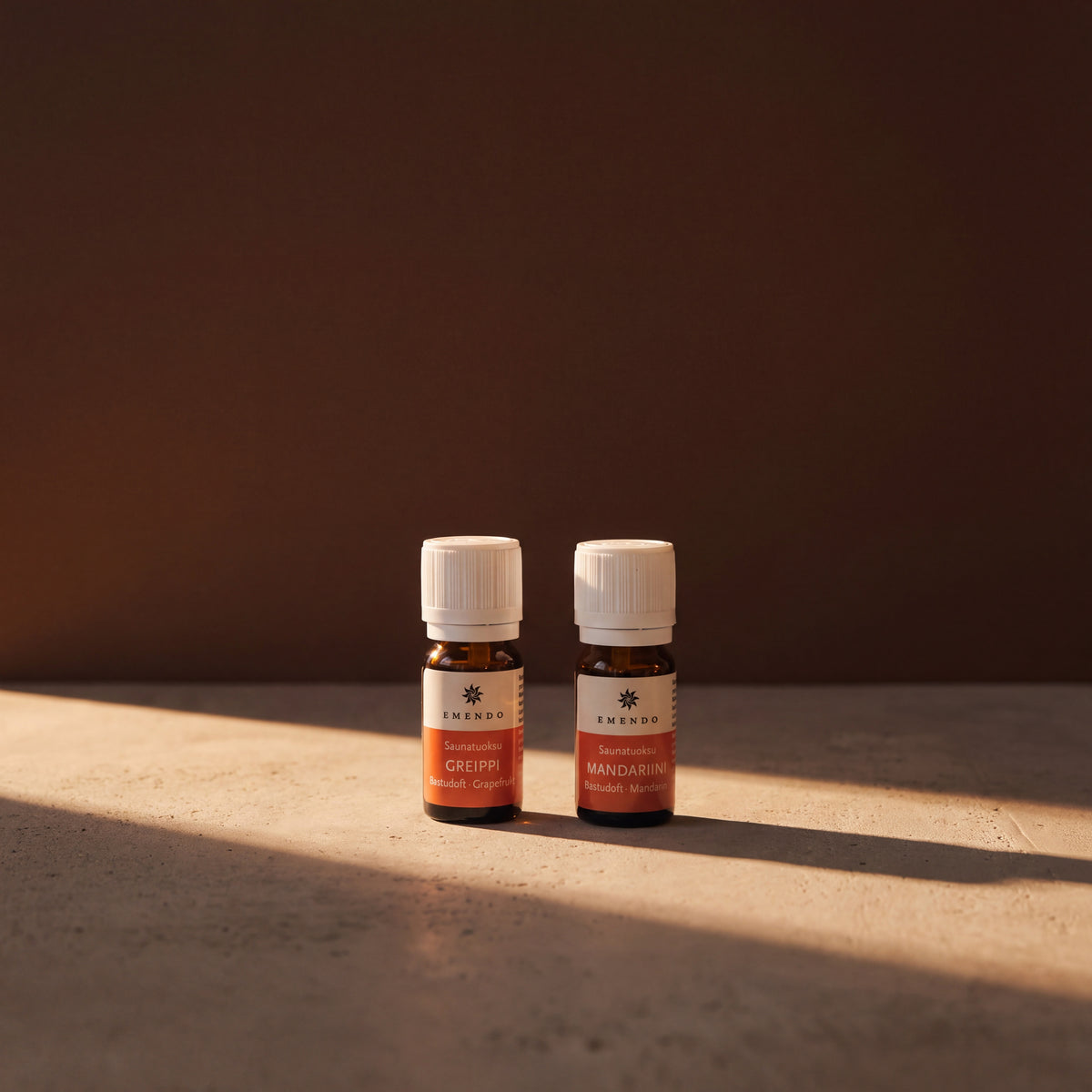 Emendo Grapefruit & Mandarin Sauna Scents (2 x 10ml) - lifestyle in sunlight