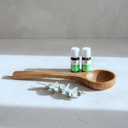 Emendo Wooden Sauna Ladle & Scent Oil Set with dried eucalyptus