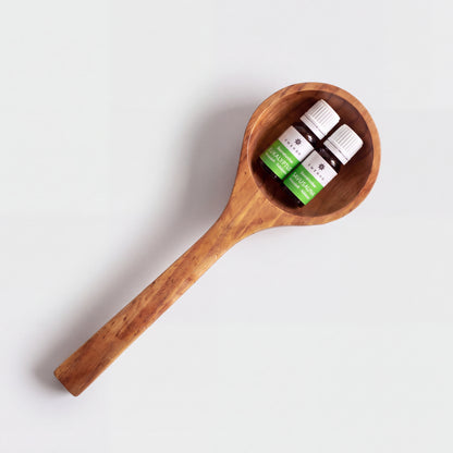 Emendo Wooden Sauna Ladle & Scent Oil Set (Eucalyptus & Smoke Sauna) - flat lay from above