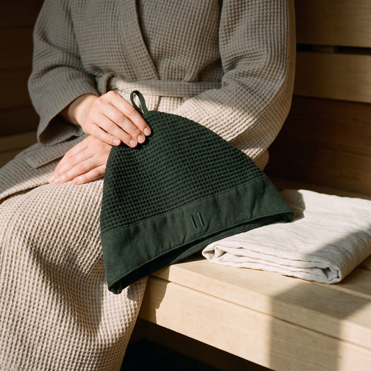 Rento Kenno Sauna Hat Dark Green - held in hands
