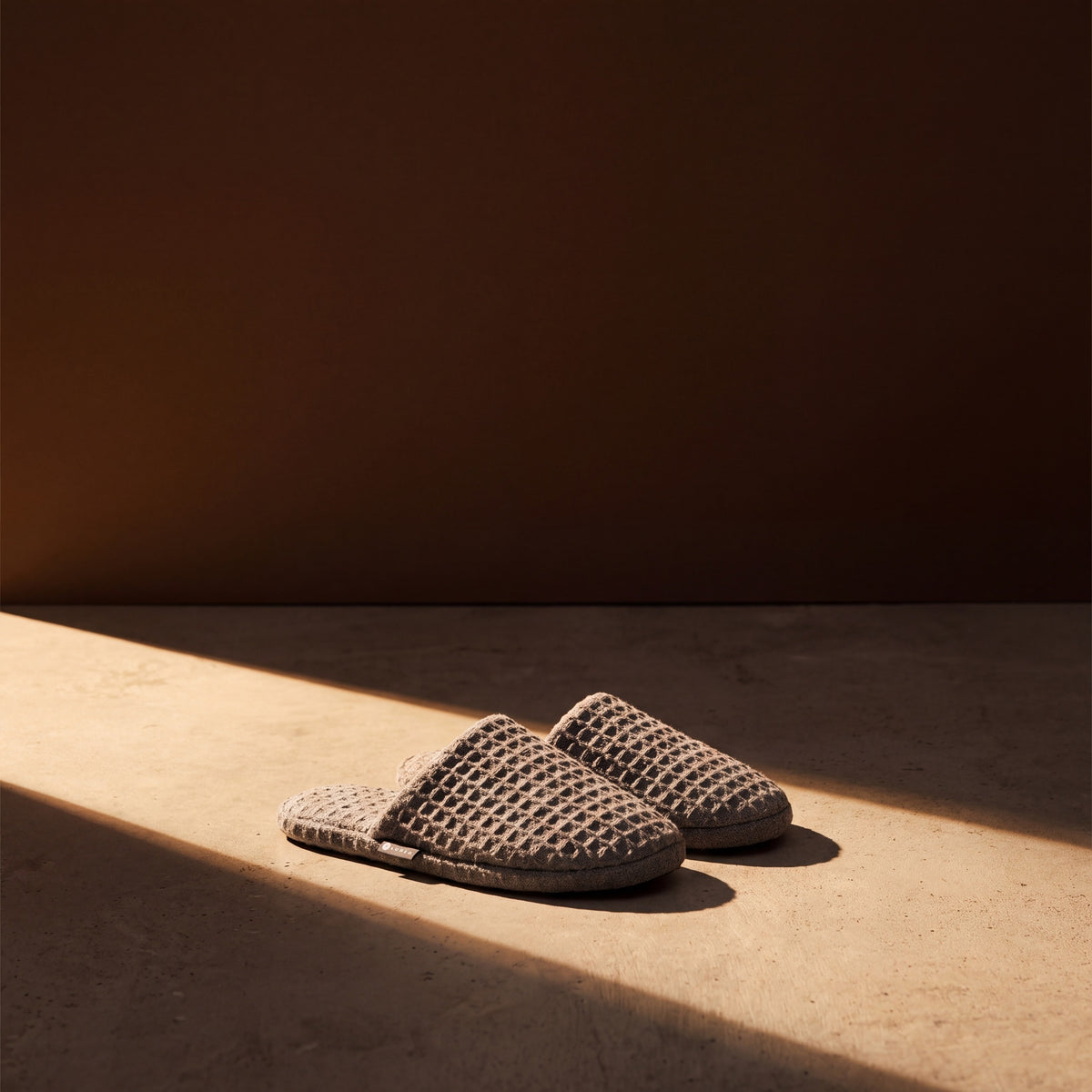 Luhta Pellava Sauna Slippers Grey - lifestyle in sunlight