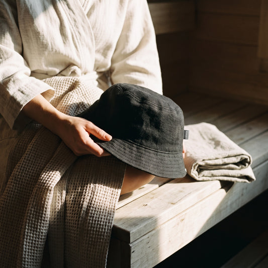 Luhta Pellava Sauna Bucket Hat - held in hands