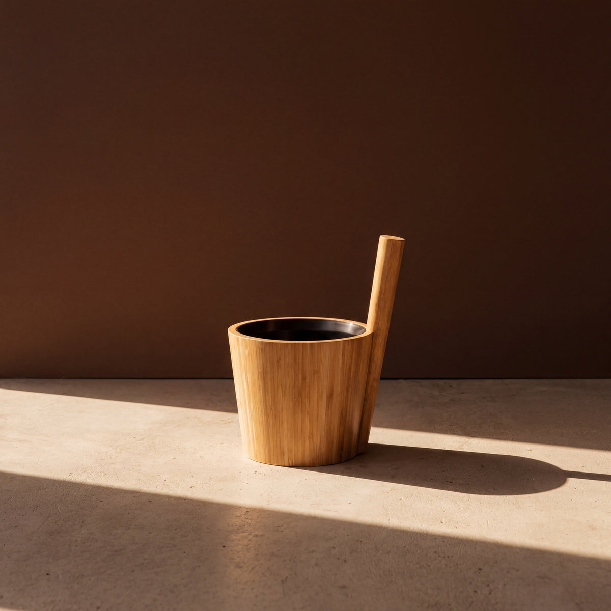 Rento Bamboo Duo Sauna Bucket 5 Litre - lifestyle in sunlight