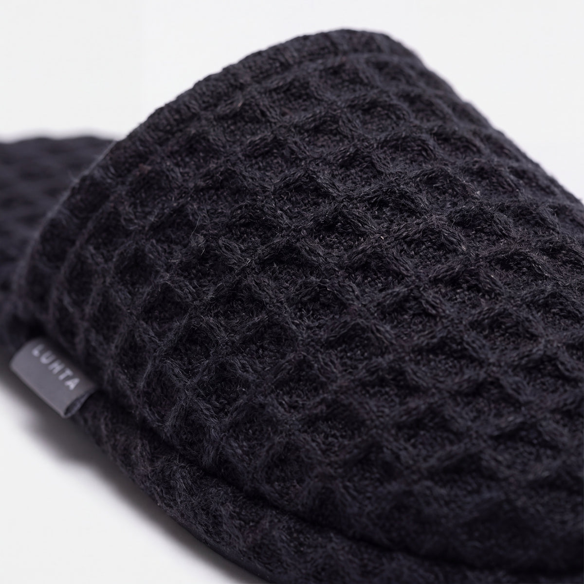 Luhta Pellava Sauna Slippers Black - linen waffle texture
