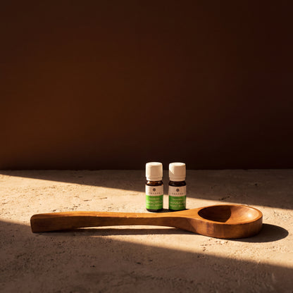 Emendo Wooden Sauna Ladle & Scent Oil Set - lifestyle in sunlight