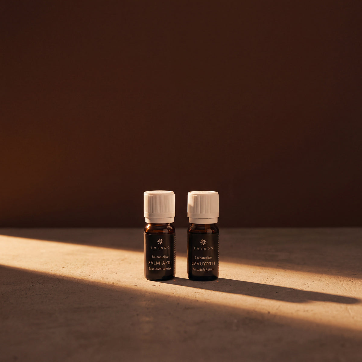 Emendo Salmiac & Smoky Herb Sauna Scents (2 x 10ml) - lifestyle in sunlight