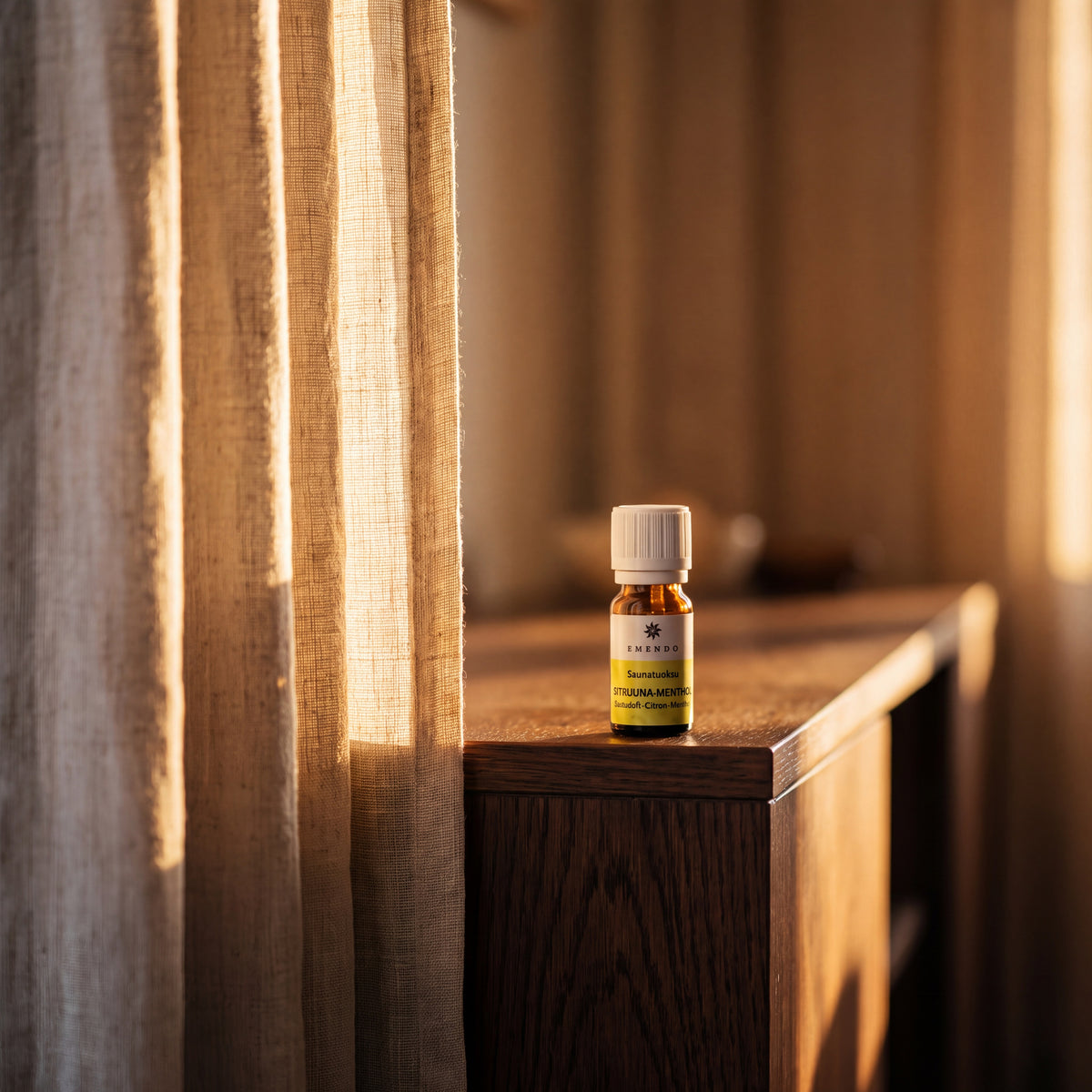 Emendo Lemon & Menthol Sauna Scent (10ml) - lifestyle by linen curtain