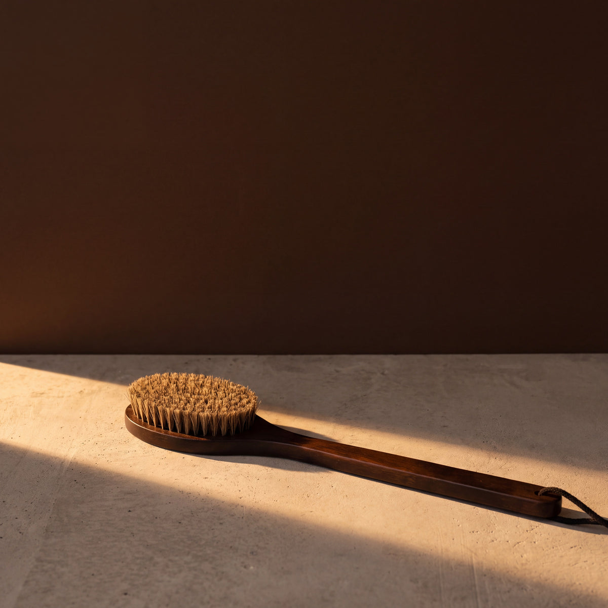 Rento Exfoliating Sauna Bath Brush Dark Bamboo & Natural Hair - lifestyle in sunlight