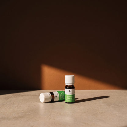 Emendo Tar Sauna Scent (10ml) - lifestyle in sunlight