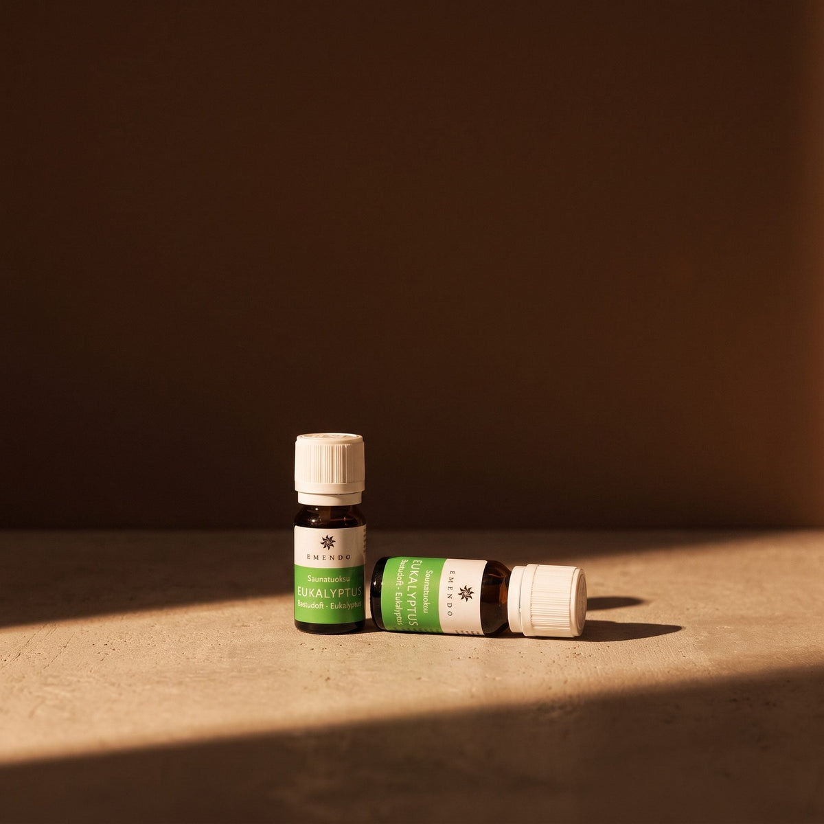 Emendo Eucalyptus Sauna Scent (10ml) - lifestyle in sunlight