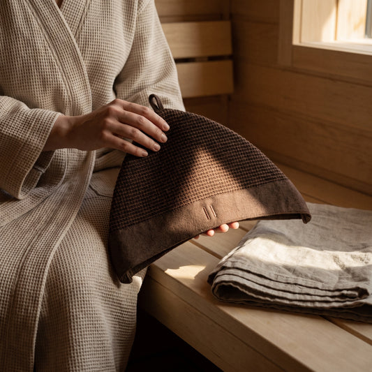Rento Kenno Sauna Hat Dark Brown - held in hands