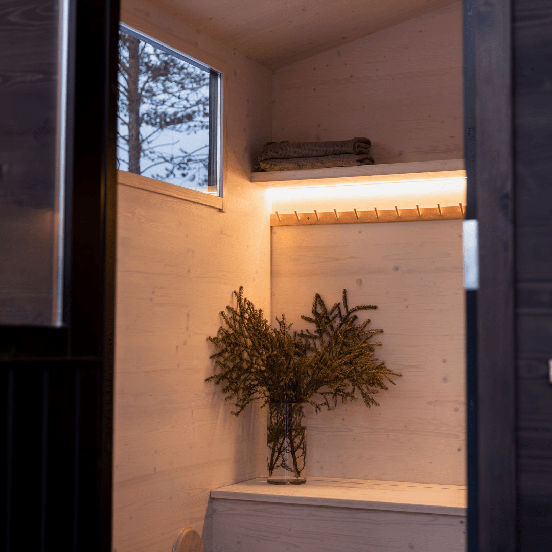 Outdoor Sauna Trailer 'Ilves' with Changing Room (4 - 5 people) by Lapelland Sauna Trailer | Finnmark Sauna