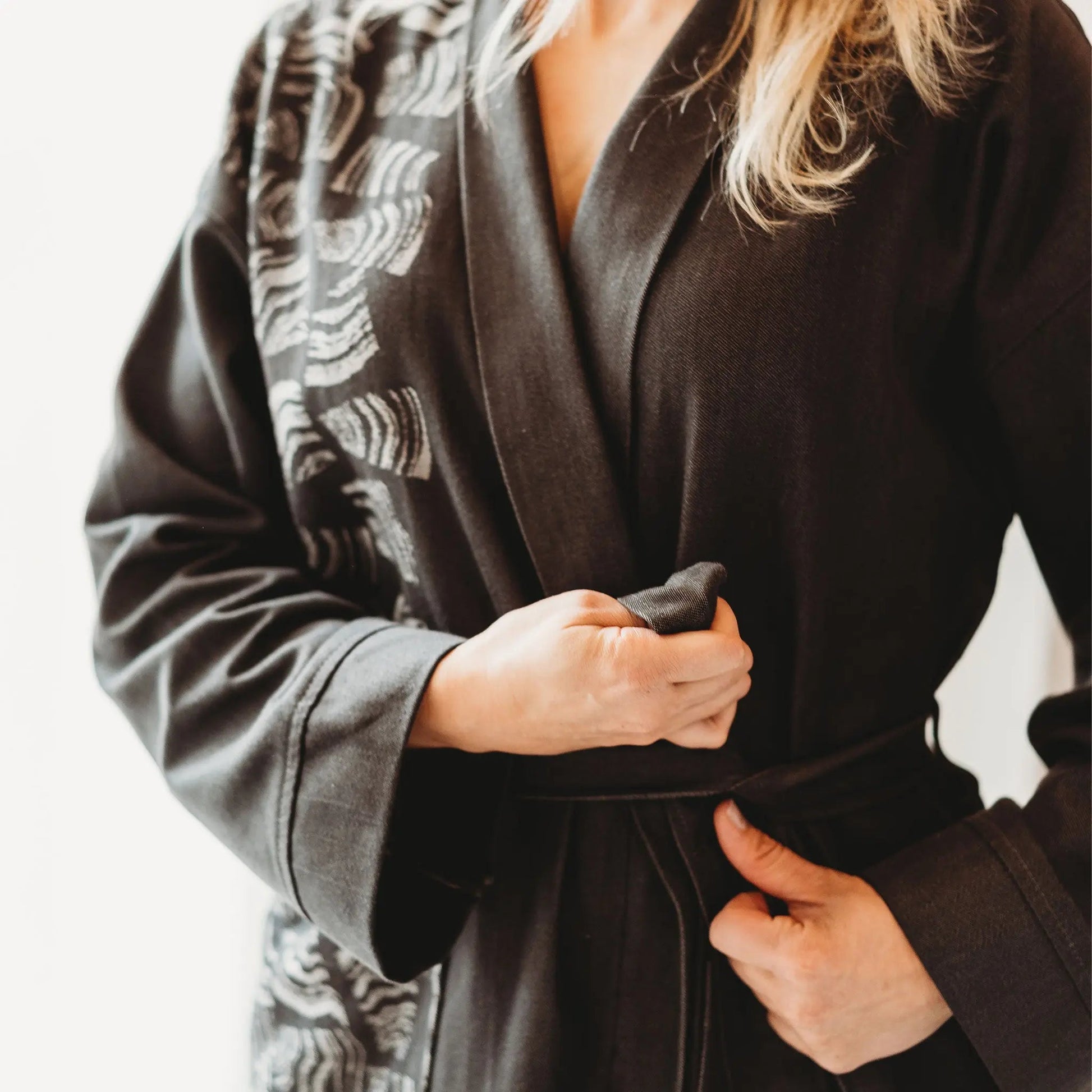 Rento Pino Sauna Bathrobe Black Sauna Robes & Dressing Gowns | Finnmark Sauna
