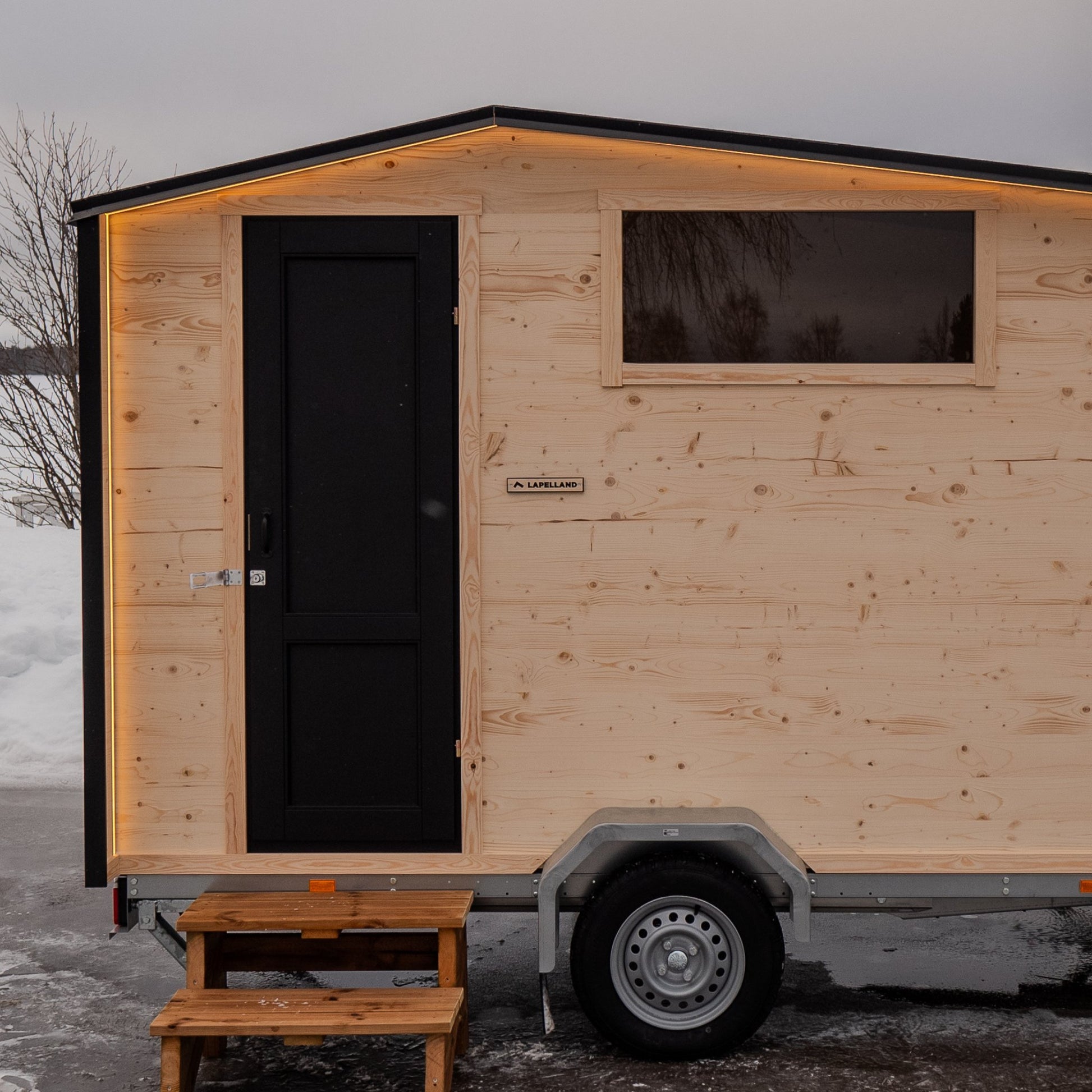 Sauna Trailer 'Ahma' with Dressing Room by Lapelland | Finnmark Sauna