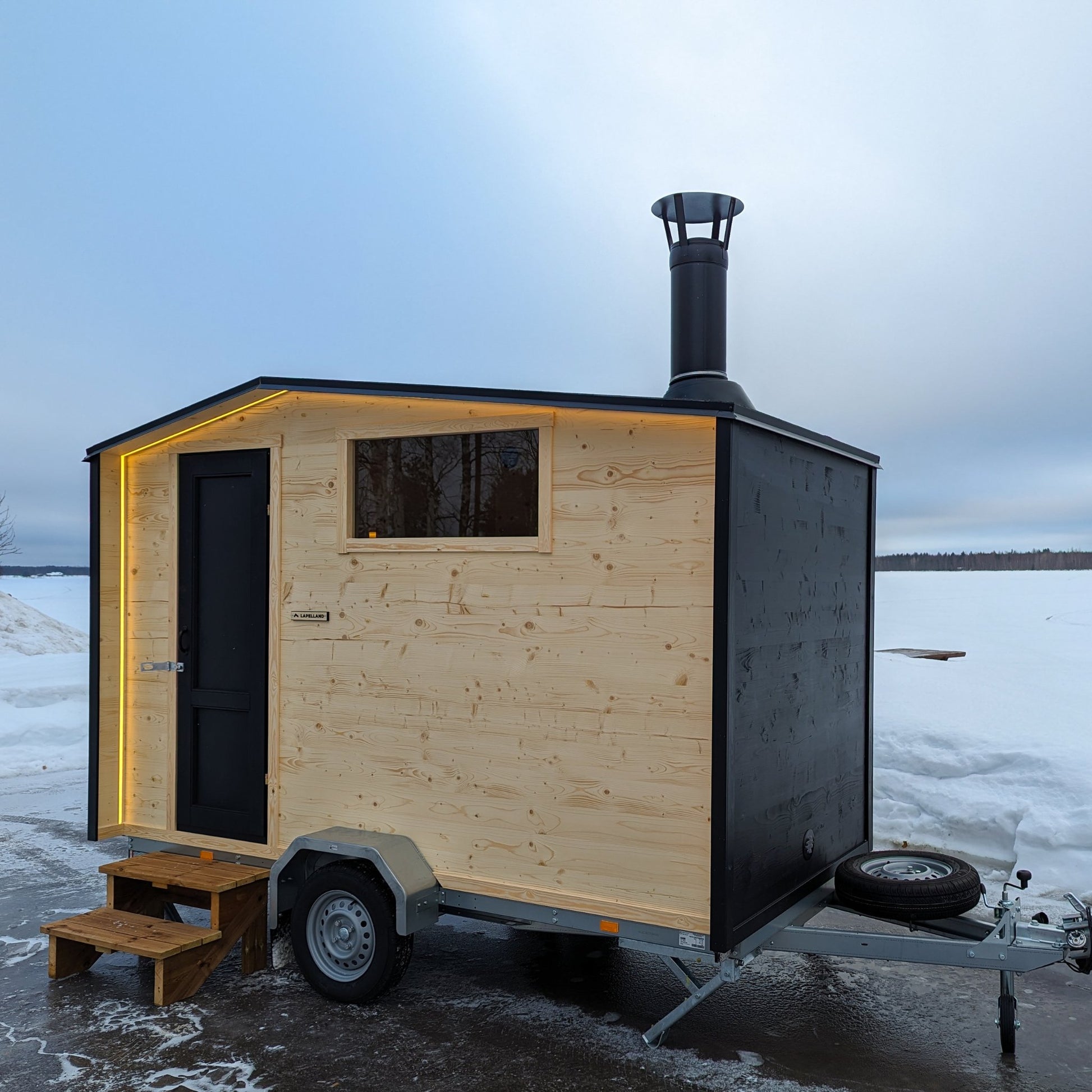 Sauna Trailer 'Ahma' with Dressing Room by Lapelland | Finnmark Sauna