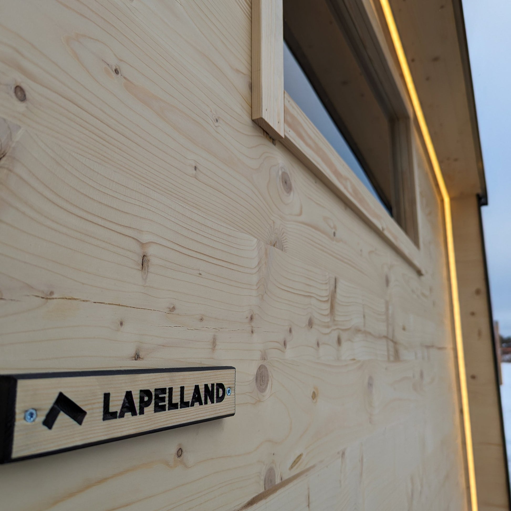 Sauna Trailer 'Ahma' with Dressing Room by Lapelland | Finnmark Sauna